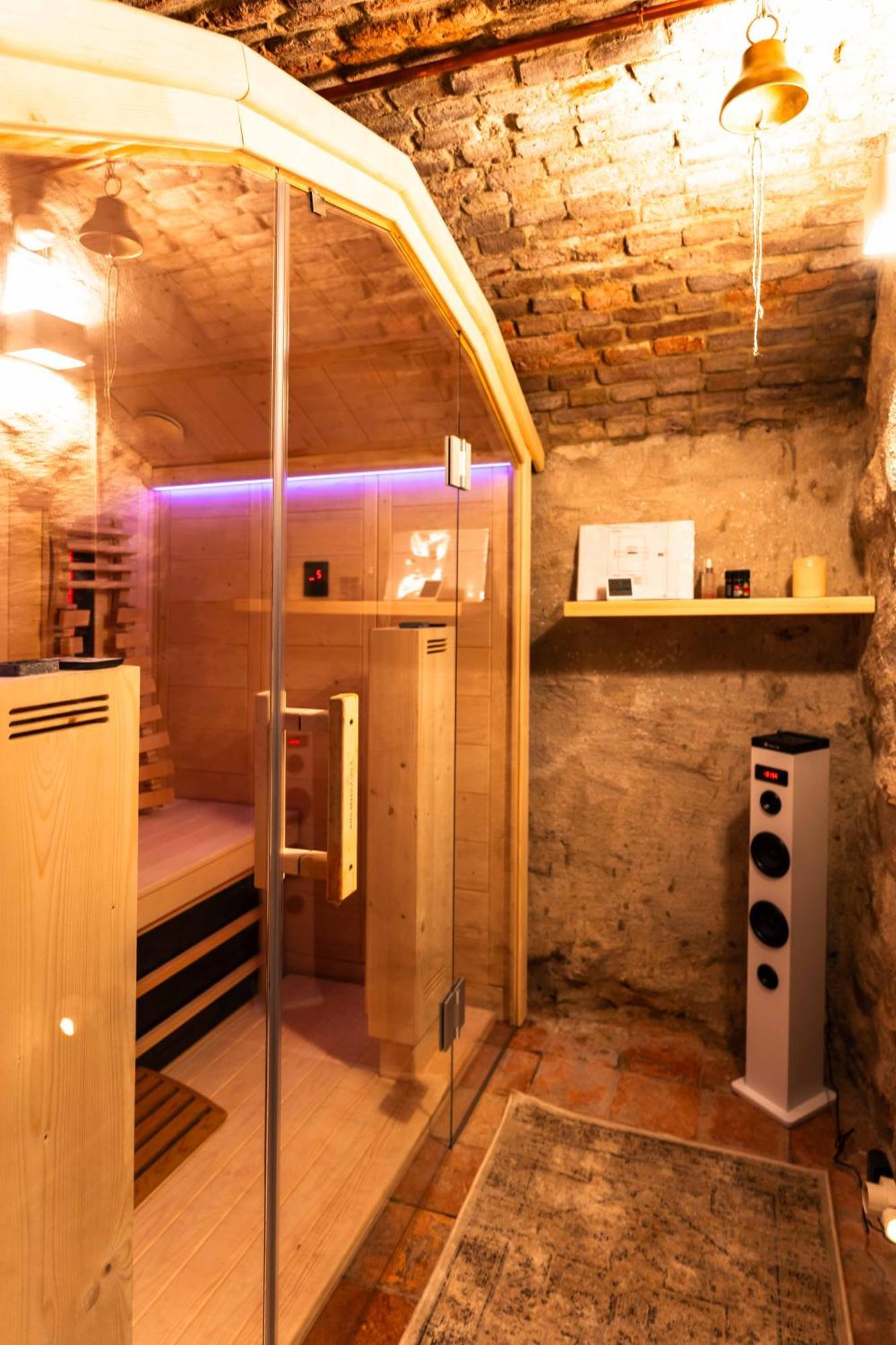 La Chicca In Pieno Centro Storico Con Sauna E Parcheggio Gratuito Udine Eksteriør bilde