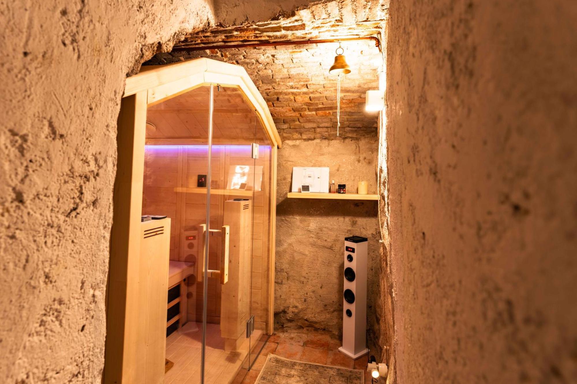 La Chicca In Pieno Centro Storico Con Sauna E Parcheggio Gratuito Udine Eksteriør bilde